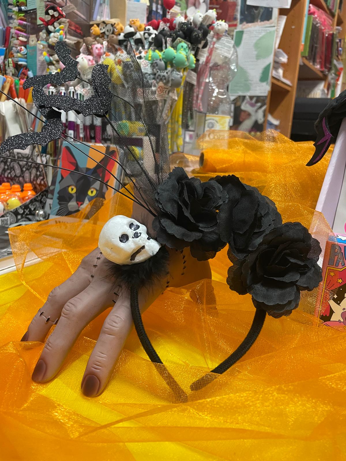 CERCHIETTO CON ROSE ,PIPISTRELLI E TESCHIO  HALLOWEEN